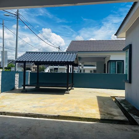 Villa Pool Kepala Batas Kampong Hilir  Экстерьер фото
