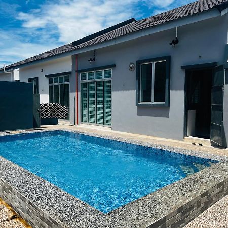 Villa Pool Kepala Batas Kampong Hilir  Экстерьер фото