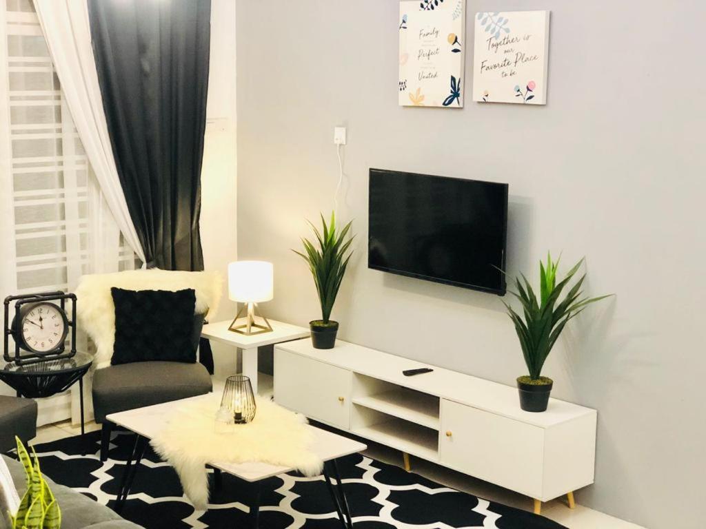 Villa Pool Kepala Batas Kampong Hilir  Экстерьер фото