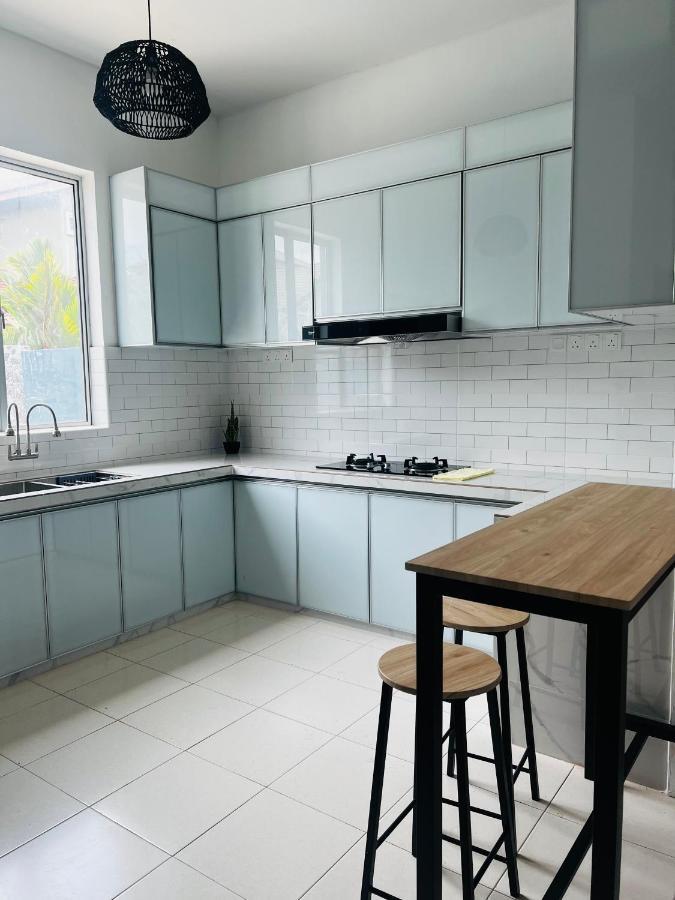 Villa Pool Kepala Batas Kampong Hilir  Экстерьер фото