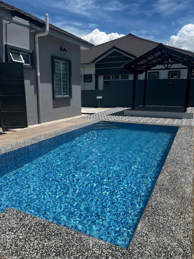 Villa Pool Kepala Batas Kampong Hilir  Экстерьер фото