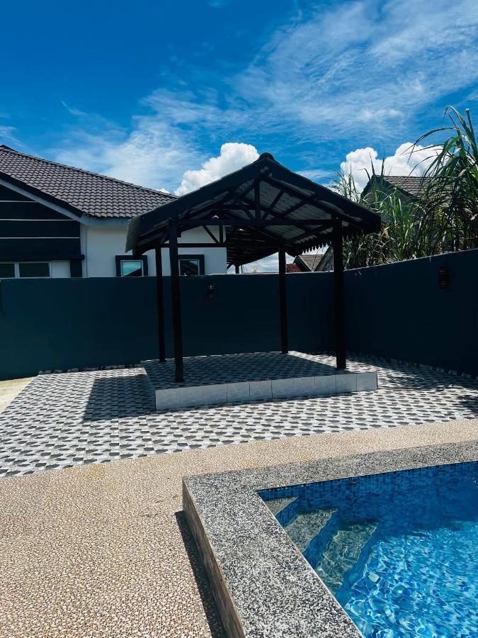Villa Pool Kepala Batas Kampong Hilir  Экстерьер фото