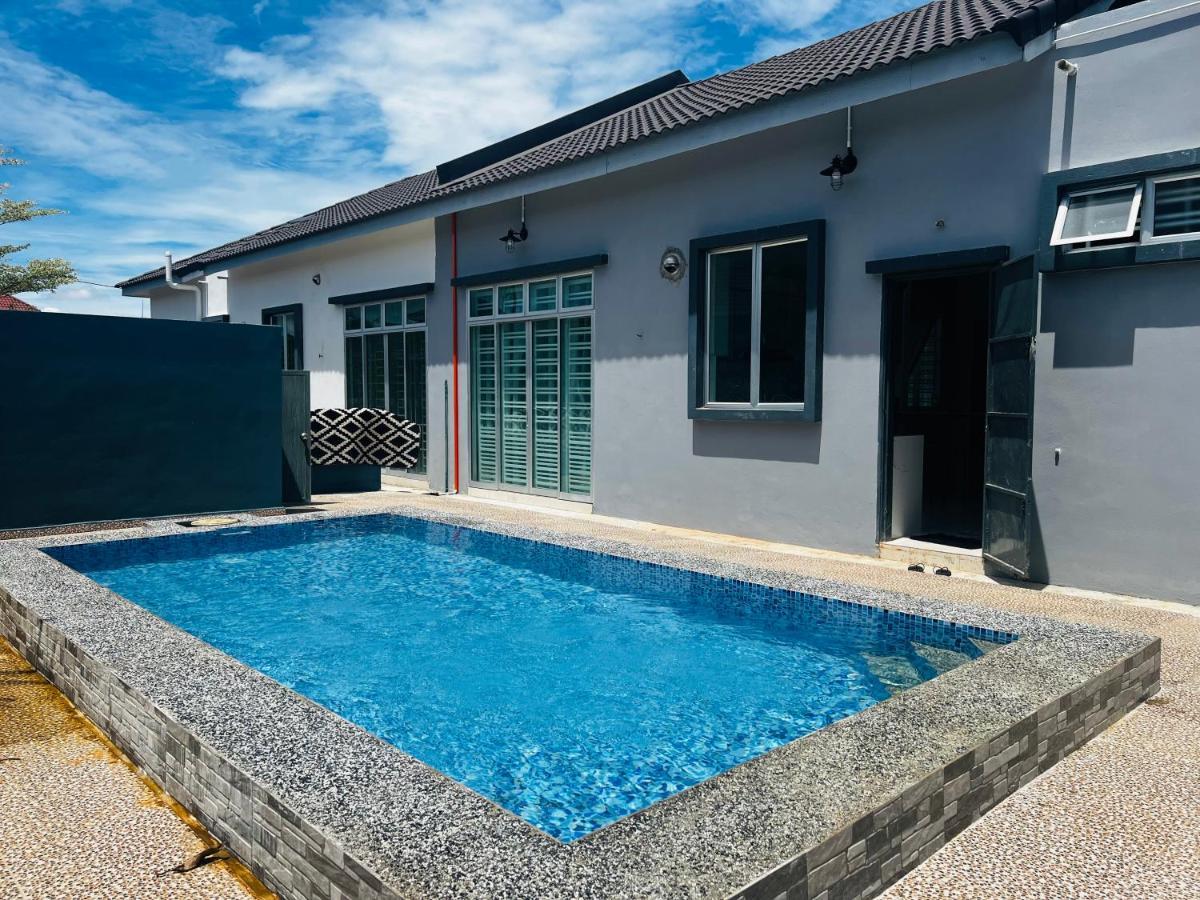 Villa Pool Kepala Batas Kampong Hilir  Экстерьер фото